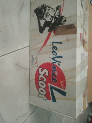 Tubo de escape moto. Leo vince l scoot.