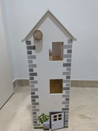Casita de muñecas de madera