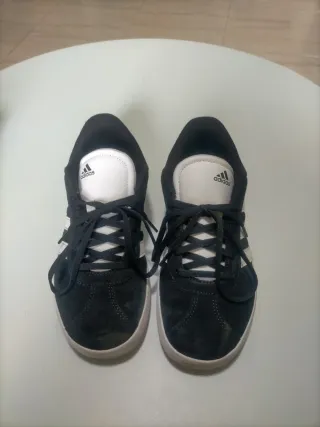 Zapatillas Adidas Mujer Negras y Blancas.