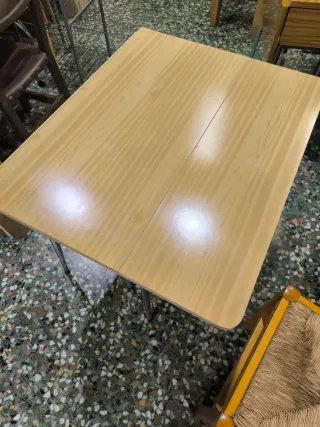 Tavolo pieghevole in formica e metallo