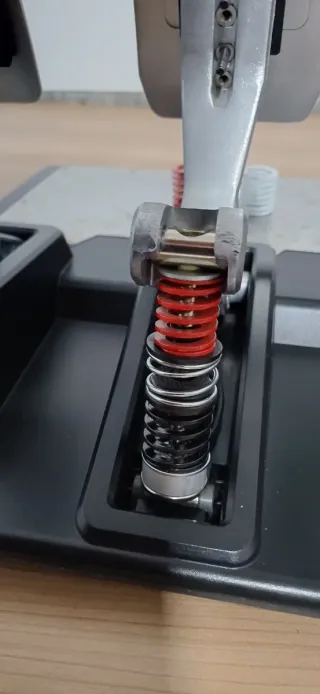 Pedales Thrustmaster T-LCM