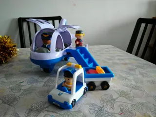 Avión de juguete con figuras y accesorios