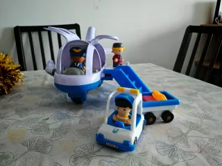 Avión de juguete con figuras y accesorios