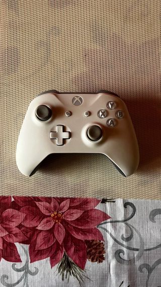 Xbox One S 1TB + 3 Mandos Originales