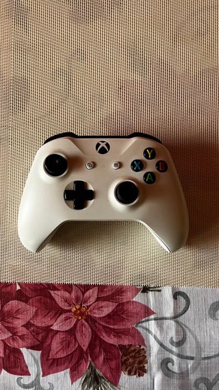 Xbox One S 1TB + 3 Mandos Originales