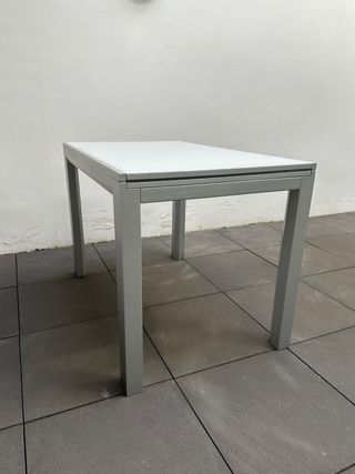 Mesa de comedor extensible blanca y gris