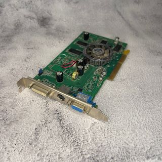 Tarjeta Gráfica Sapphire ATI Radeon 9550 AGP