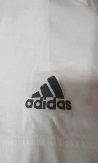 Camiseta Adidas blanca logo manga tallaje pequeño