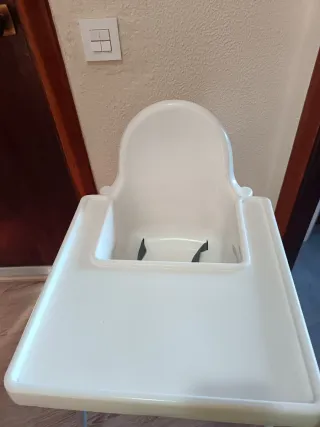 Trona IKEA y bañera Stokke