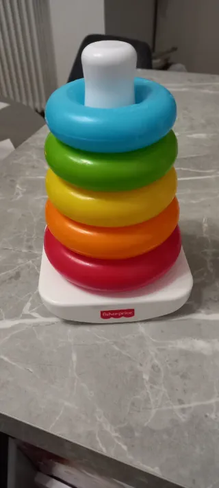 Lavagnetta magnetica e anelli da impilare.