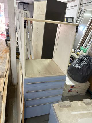 Cocina con encimera,horno y campana