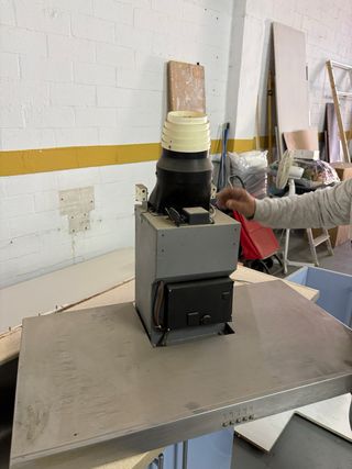 Cocina con encimera,horno y campana