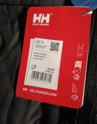 Chaqueta Helly Hansen Negra con Capucha