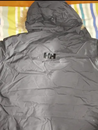 Chaqueta Helly Hansen Negra con Capucha