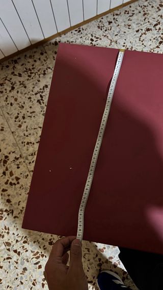 Mesita de noche de madera con ruedas