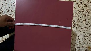 Mesita de noche de madera con ruedas