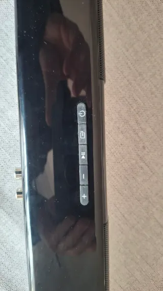 Barra de Sonido Negra con Mando y Cables