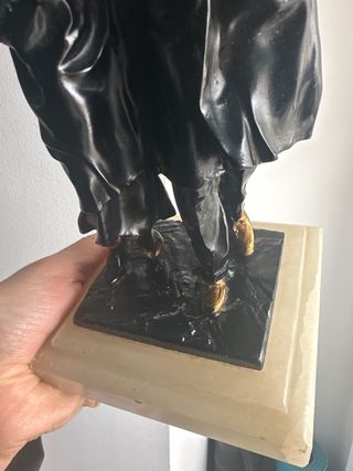 Escultura pareja elegante bronce y mármol