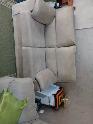 2  Sofá de 2 plazas beige