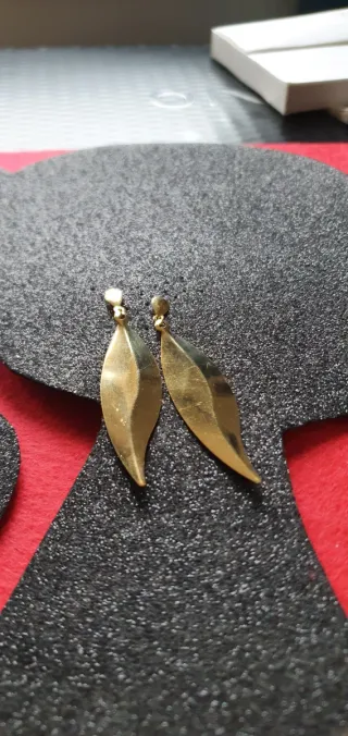 Pendientes largos  dorados hoja