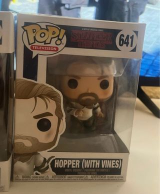 Funko Pop Pack Joyce, Hooper y Ghostbuster Will