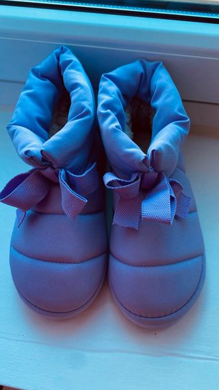 Botas lilas a estrenar.