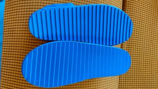 Botas lilas a estrenar.