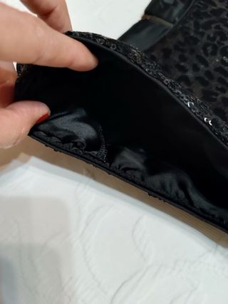 Vestido negro de lentejuelas y terciopelo mango