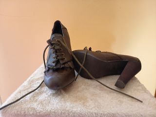 Botines de tacón con cordones