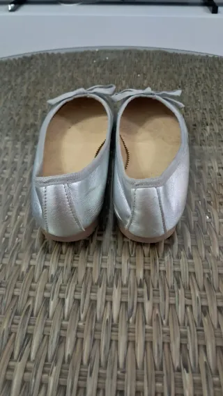 Bailarinas plateadas con lazo