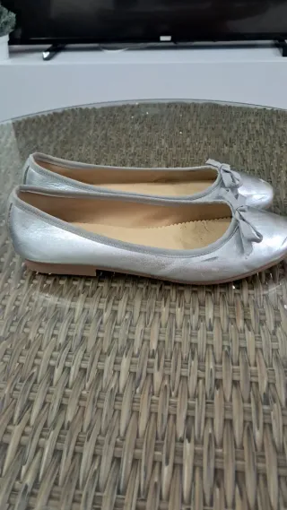 Bailarinas plateadas con lazo