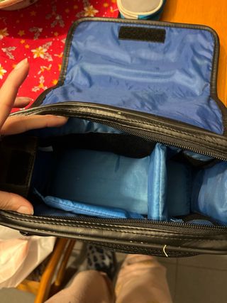 Bolsa Cámara Olympus Negra con Detalles Rojos