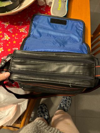 Bolsa Cámara Olympus Negra con Detalles Rojos