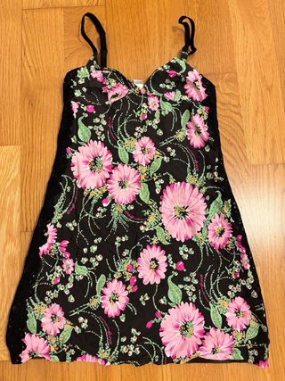 Vestido de dormir floral preto e rosa