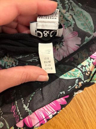 Vestido de dormir floral preto e rosa