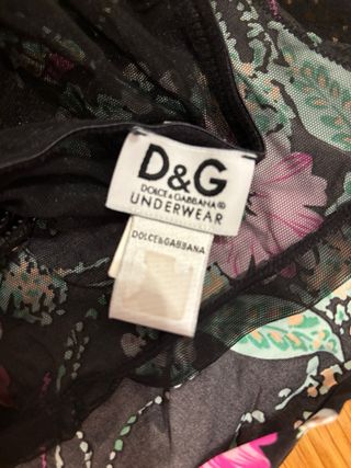 Vestido de dormir floral preto e rosa