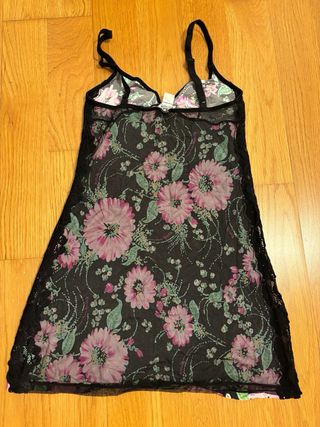 Vestido de dormir floral preto e rosa