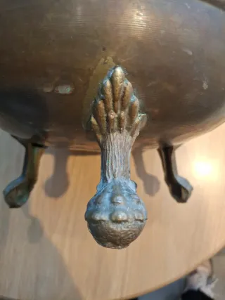 Paragüero de latón con león