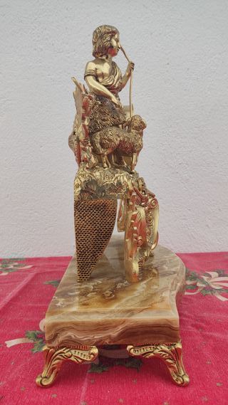 Reloj sobremesa bronce dorado, base mármol