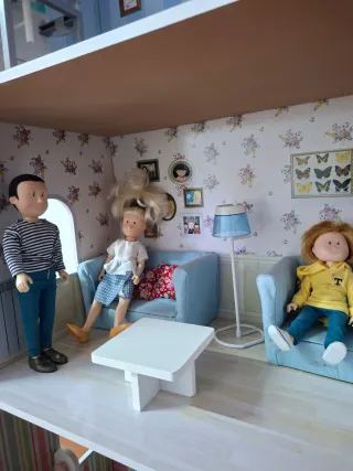 Casita de muñecas de madera