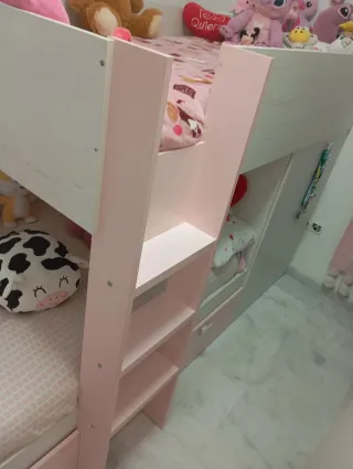 Cama tren rosa con cajones