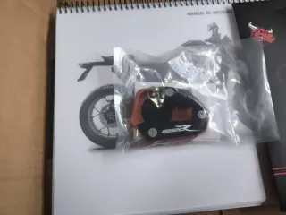 Estriberas KTM Duke 890 R (2020),manual usuario ..