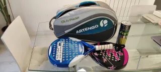 Paletero Artengo con 2 palas y 3 pelotas