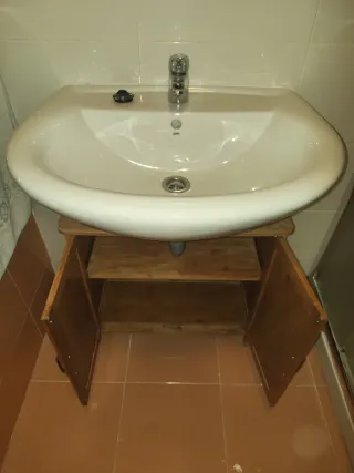 50€ Mueble de madera baño con lavabo y griferia