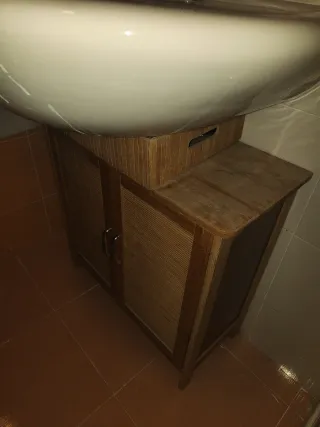 50€ Mueble de madera baño con lavabo y griferia