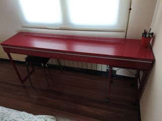 Mesa de escritorio roja Ikea Besta Burs de 180