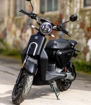 Moto Eléctrica Vostok E9 Negra año 2024