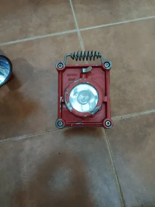 Linternas antiguas rojas