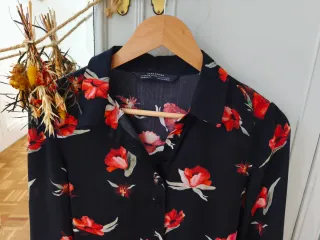 Vestido negro con flores