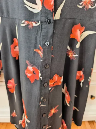 Vestido negro con flores